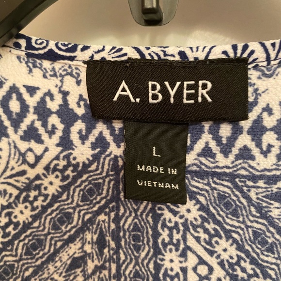 Women’s pattern top - Picture 2 of 3